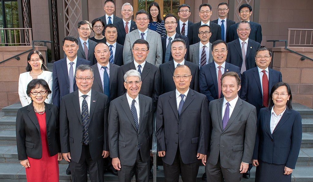 Group photo: Chinese university leaders pose with Yale President Peter Salovey.
