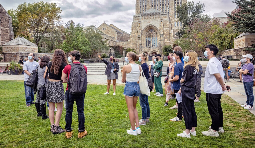 A tour group on Cross Campus.