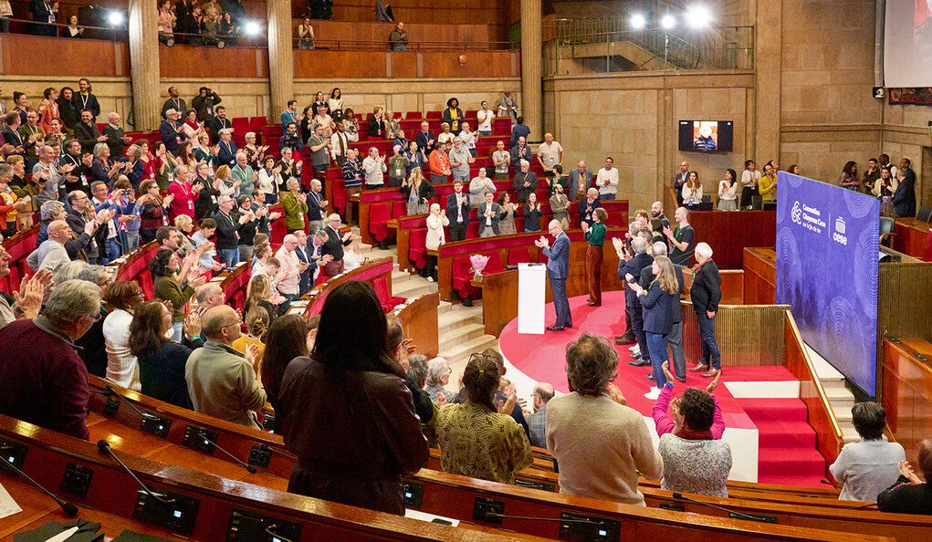 Participants in the French citizens’ assembly standing and applauding