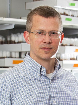 Anthony Koleske appointed Ensign Professor of MB&amp;B and Neuroscience |  YaleNews