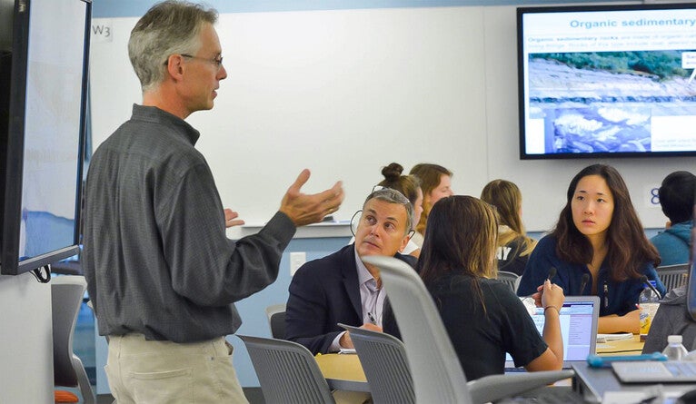 Professor David Evans teaches his course, “Dynamic Earth,” during Faculty Bulldog Days in October 2016
